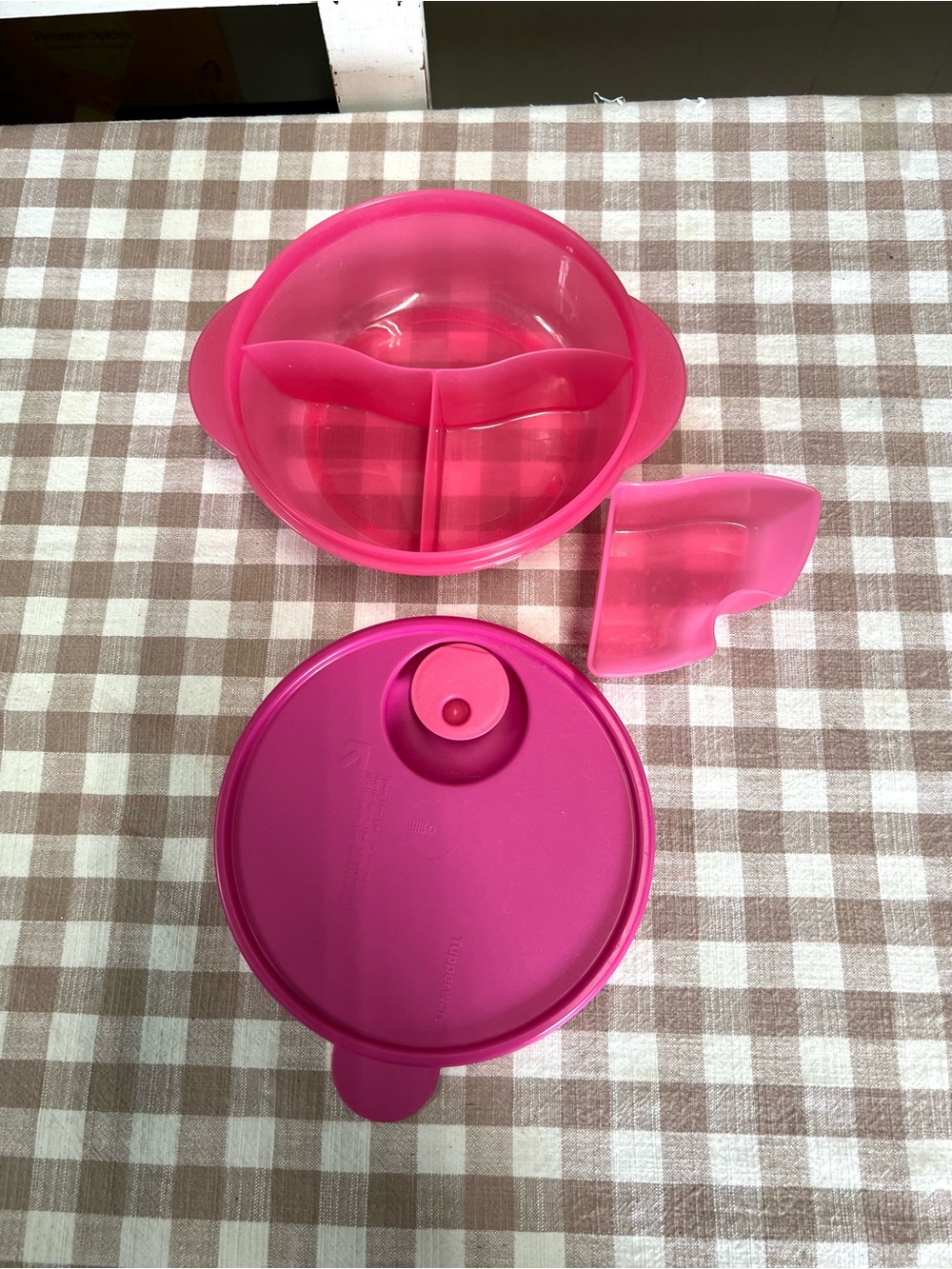 Tupperware lunch bowl pink plastic storage